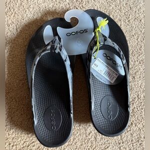 New Oofos Original Recovery Black Gray Camo Flipflops Sandals Size 9 Womens
